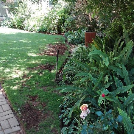 Ukarimu Guest House Klerksdorp Extérieur photo