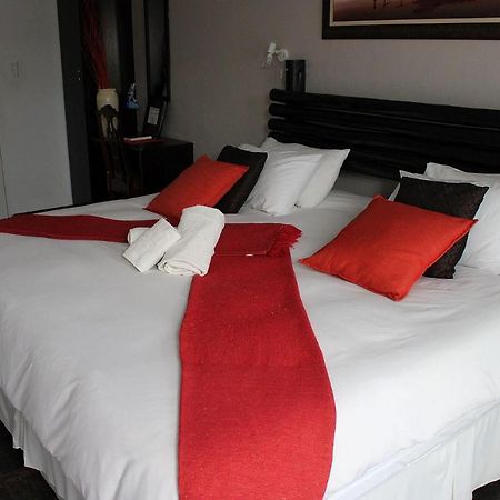 Ukarimu Guest House Klerksdorp Extérieur photo
