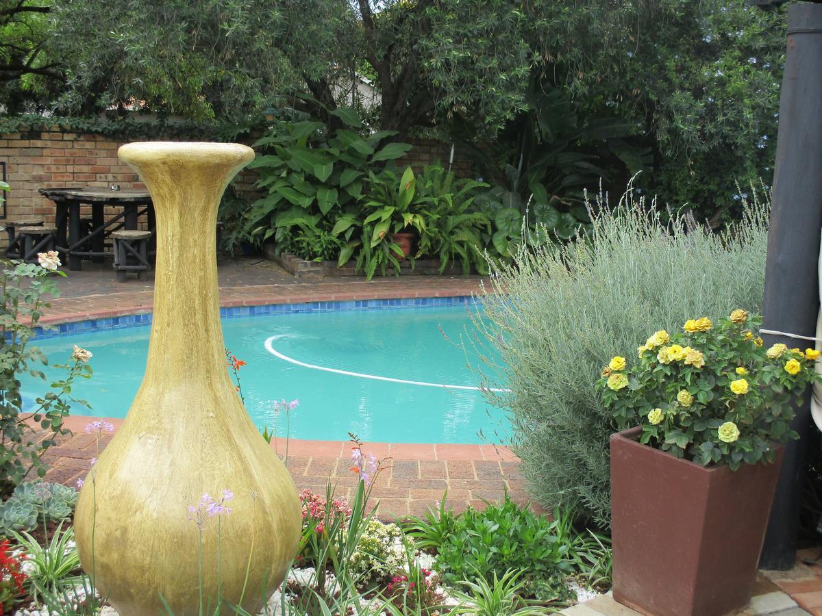 Ukarimu Guest House Klerksdorp Extérieur photo
