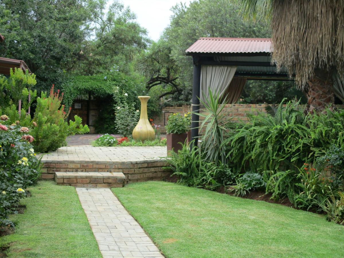 Ukarimu Guest House Klerksdorp Extérieur photo