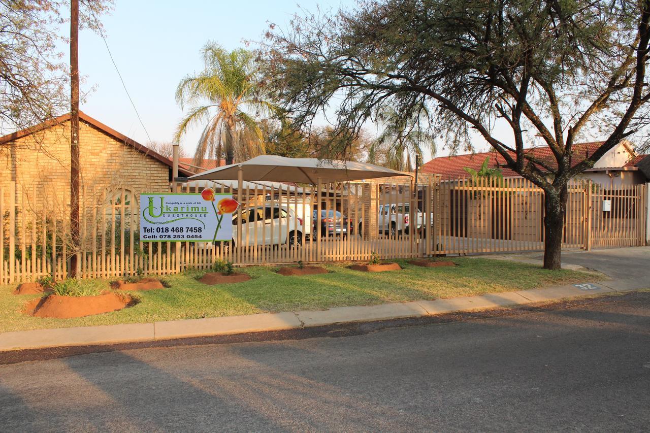 Ukarimu Guest House Klerksdorp Extérieur photo