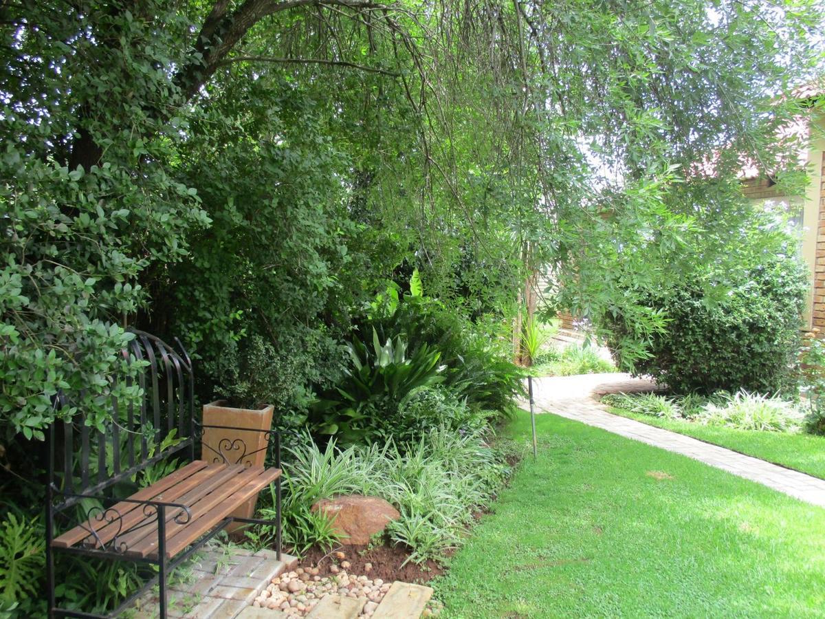 Ukarimu Guest House Klerksdorp Extérieur photo