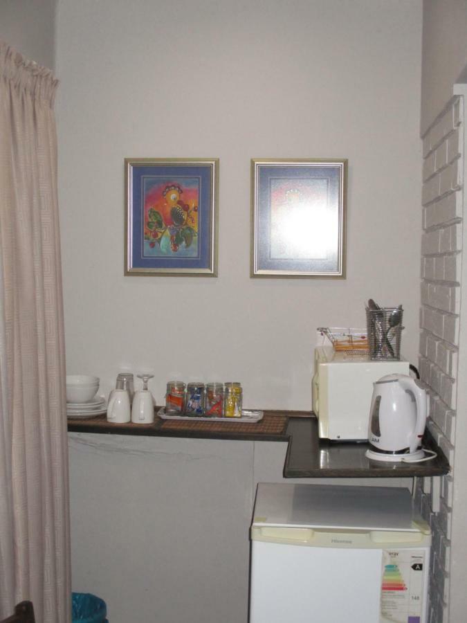Ukarimu Guest House Klerksdorp Extérieur photo