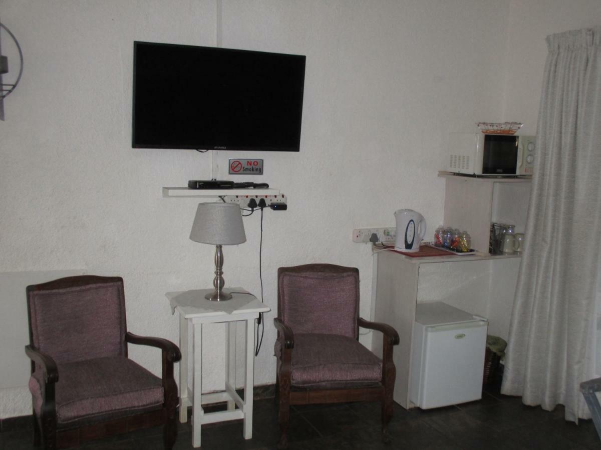 Ukarimu Guest House Klerksdorp Extérieur photo
