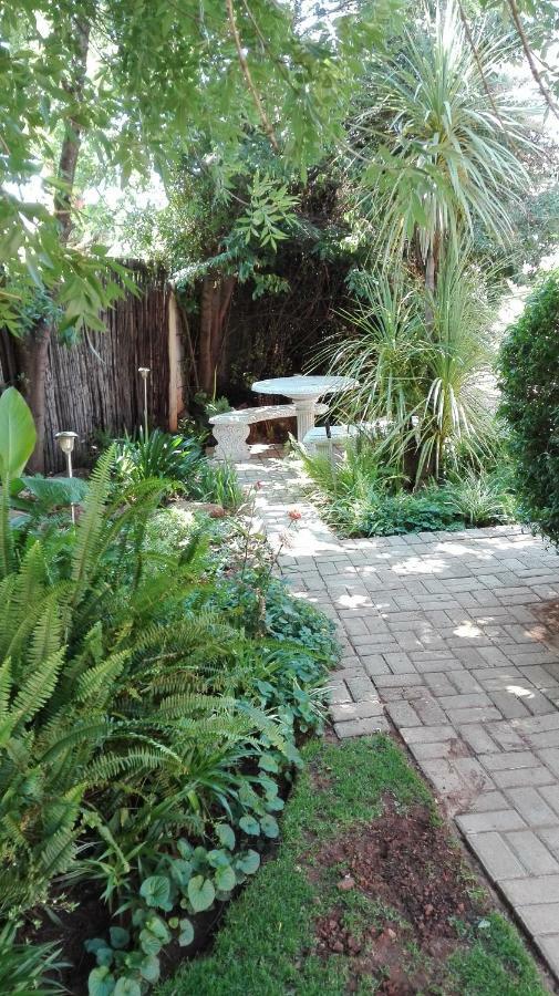 Ukarimu Guest House Klerksdorp Extérieur photo