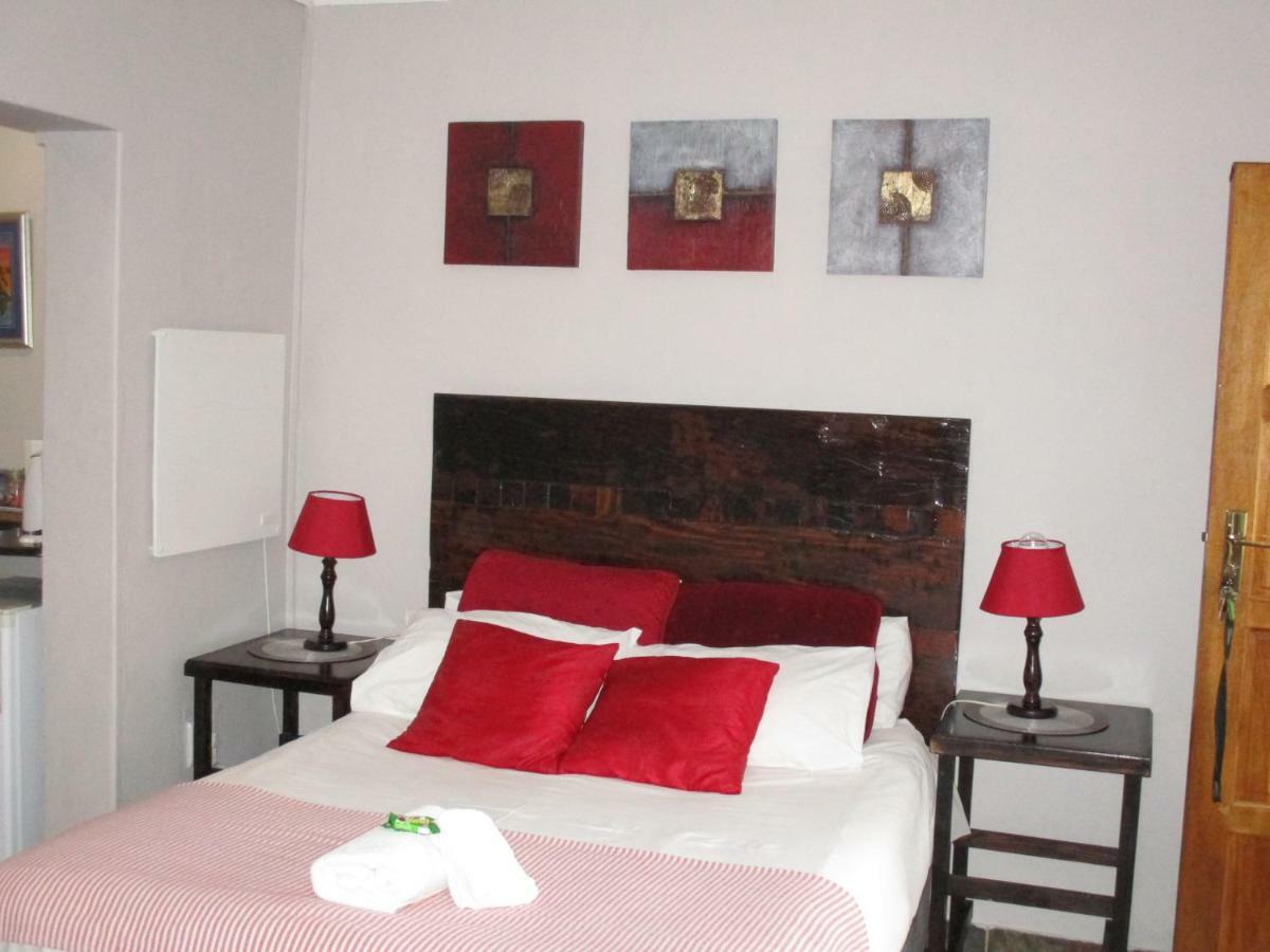 Ukarimu Guest House Klerksdorp Extérieur photo