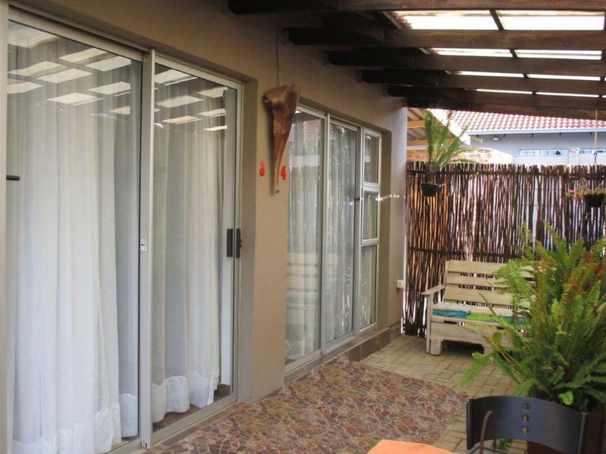 Ukarimu Guest House Klerksdorp Extérieur photo