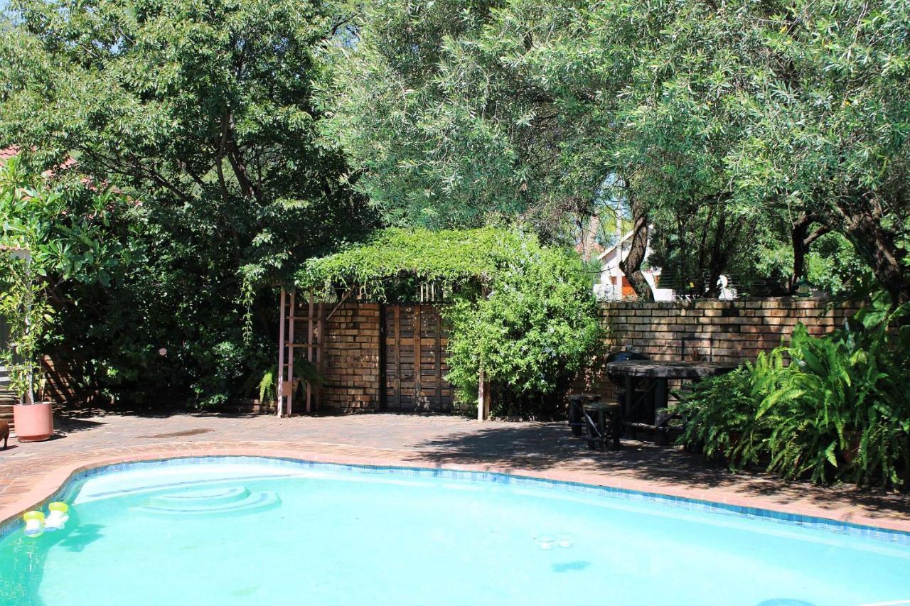 Ukarimu Guest House Klerksdorp Extérieur photo